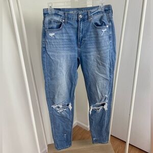American Eagle Distressed Mom Jeans | 4 Long